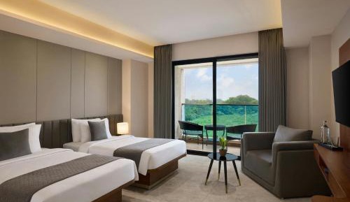 Winter Green Twin Room with Sofa Bed and City View