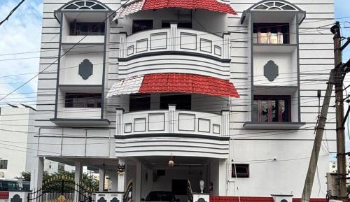 Three-Bedroom Premium Apartment with Balcony