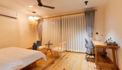 Queen Room with Balcony