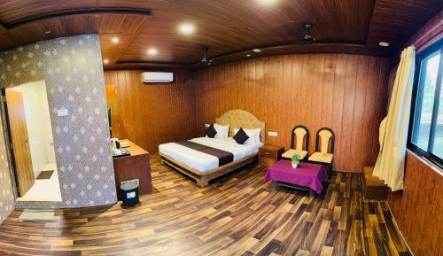 Deluxe Double Room (2 Adults + 1 Child)