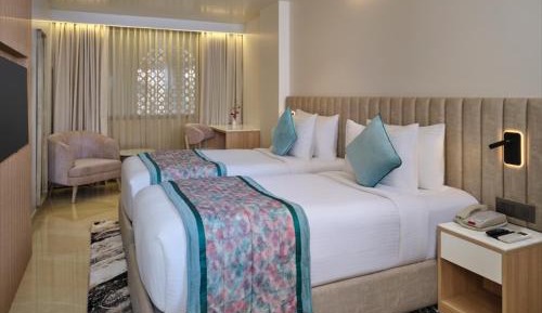 Deluxe Room with Twin Bed Enjoy Happy Hours with 1+1 offer Mocktail 5pm-7pm