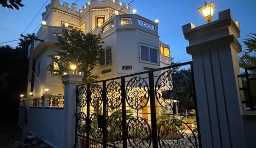 Villa with Garden View