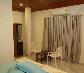 Deluxe Double Room (2 Adults + 1 Child)
