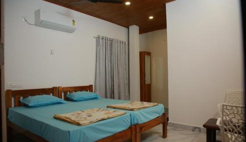 Deluxe Double Room (2 Adults + 1 Child)