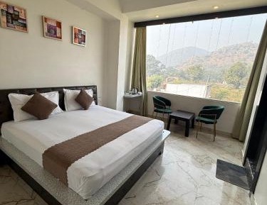 Suite with Mountain View