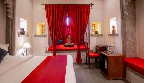 Deluxe Double Room: complimentary pick-up from Chandpole Parking. Kindly inform us one day prior to arrival.