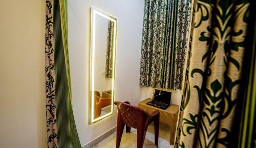 Deluxe Double Room (2 Adults + 1 Child)