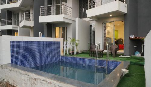 Studio with Pool View