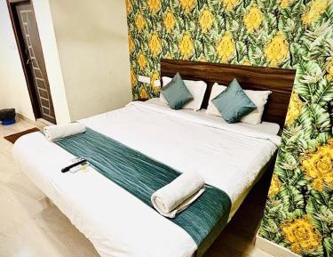 Deluxe Double Room (2 Adults + 1 Child)