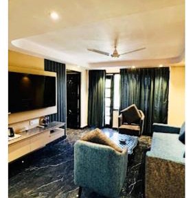 Deluxe King Suite