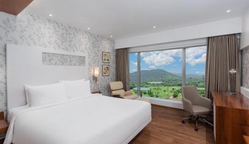 Superior Room with Bathtub & 10% Discount on Food & Soft Beverage & Laundry and 20% discount on SPA services.