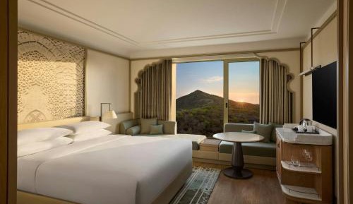 Luxury King Suite with Sofa Bed: Enjoy INR 1500 hotel credits per stay