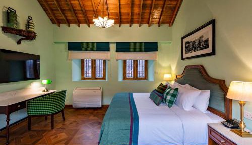 Luxury Courtyard View Room