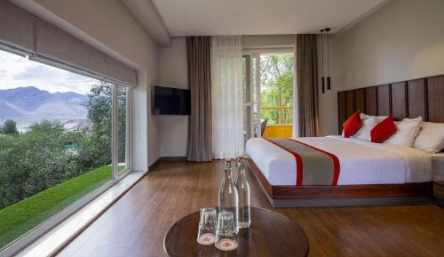 King Room with Mountain View