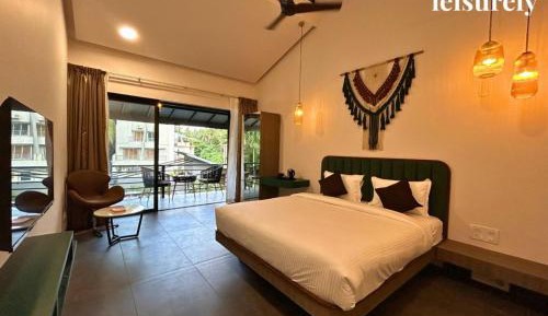 Suite with Pool View