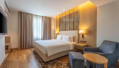 Executive Suite with 20% Dis on F&B, Comp 2 Soft drinks at BAR, 20% Dis on SPA, Early Check-in by 11 AM & Late check-out by 3 PM (Subject to avl), 2 Way Airport Transfers & 4 Pieces Laundry, One comp 30-minute pickleball session per stay (Subject to avl)