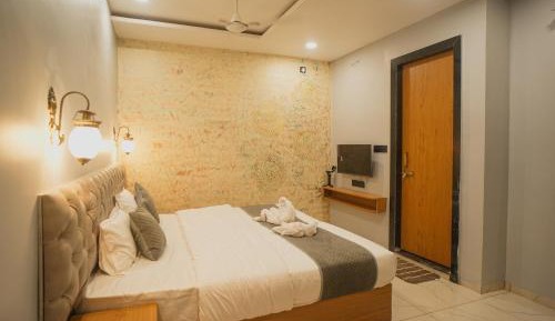 Deluxe King Room