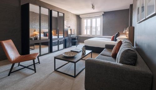 Studio King Suite
