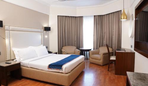 Superior Suite with Early check-in and late check-out  2hrs. (Subject to availability), 2 pieces of ironing, 25% credit Spa, Complimentary fruit basket & cookie platter - 1 per stay 