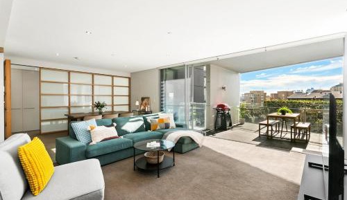 Two-Bedroom Deluxe Apartment with Balcony
