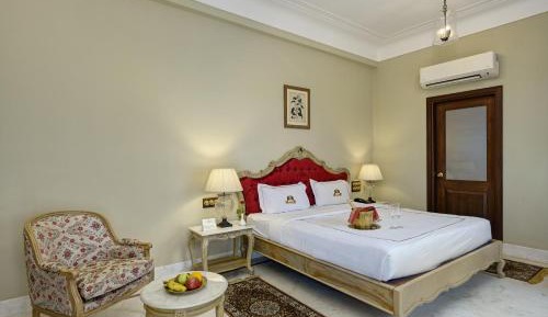 Family Suite: 15% off on Food, 10 % off on Laundry Service