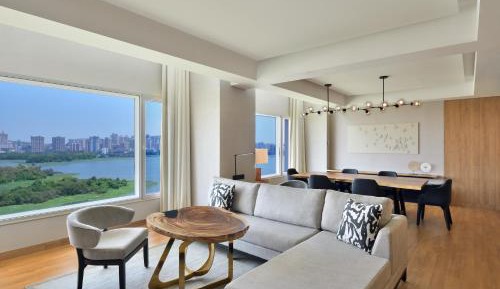 Westin Suite, 1 Bedroom Suite, 1 King, Lake view