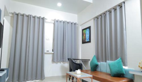 One Bedroom Apartment with Twin Bed and Mountain View