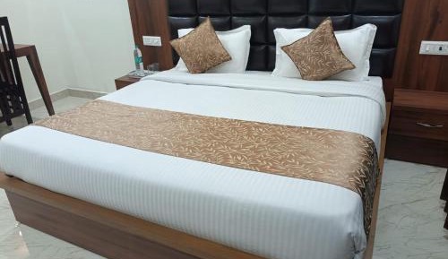Deluxe Double Room (2 Adults + 1 Child)