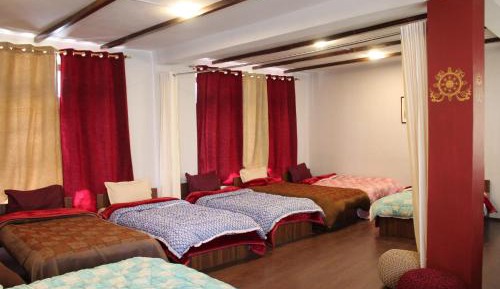 Single Bed in Mixed Dormitory Room