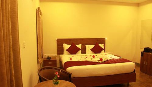 Deluxe Double Room (2 Adults + 1 Child)