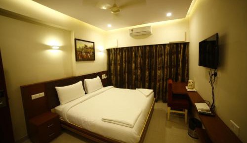 Deluxe Room (2 Adults + 1 Child)
