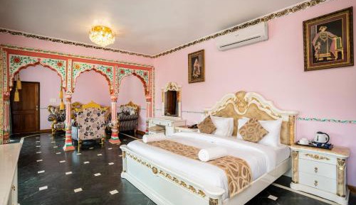 Maharaja Suite with Balcony - 15% Discount on Food & Non-Alcoholic Beverages