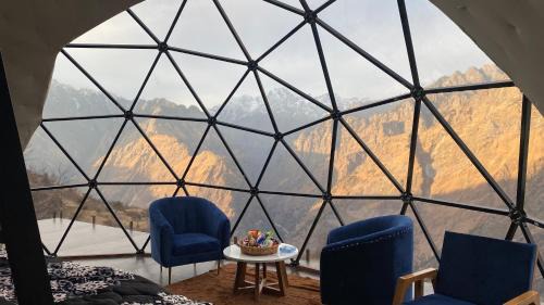 Family Room with Mountain View
