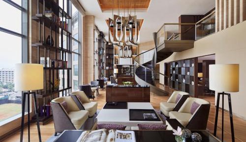 1 Bedroom Executive Suite, Executive Lounge Access, 1 King, City View with complimentary two-way airport transfers