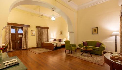 Deluxe Double Room (2 Adults + 1 Child)