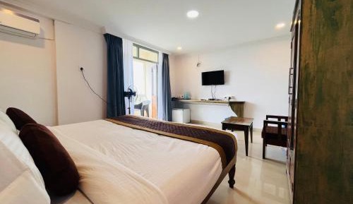 Deluxe Queen Room