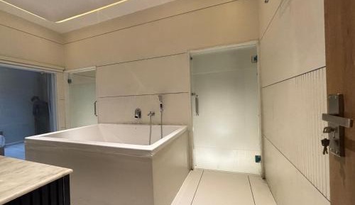 Suite with Hot Tub