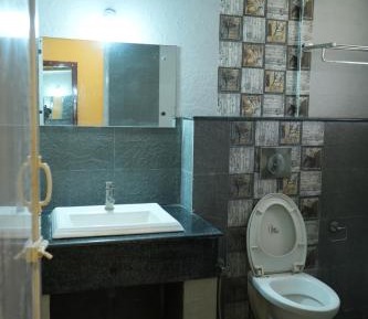 6-Bed Mixed Dormitory Room