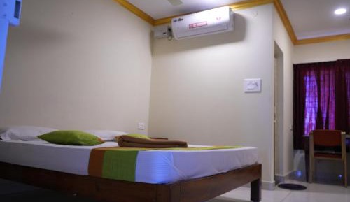 Deluxe Room (2 Adults + 1 Child)