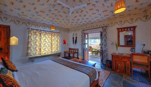 Queen Room with Pool View