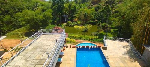Queen Room with Pool View