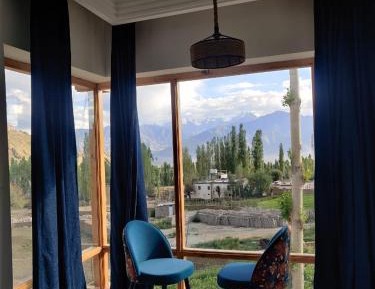 Deluxe Double or Twin Room with Mountain View