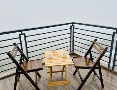 Two-Bedroom Apartment with Mountain View