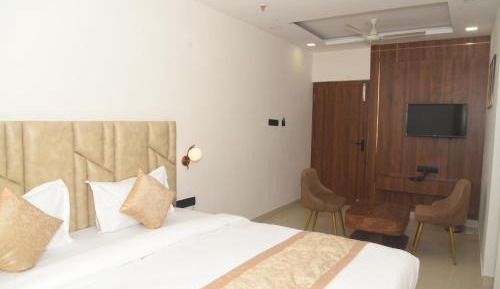 Deluxe Queen Room