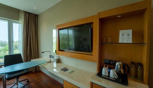Premium Room Twin Beds - Happy hours with 1+1 on select outlets from 12PM to 5PM