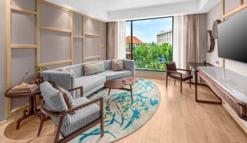 Executive 1 Bedroom Suite with 1 King, Courtyard View - Enjoy 90 minutes of complimentary Cocktail hours at Haven between 4 PM to 6 PM, - NR 1000 SPA Credit (Stay between Sunday to Thursday) - Complimentary beer on arrival and free shuttle to the beach