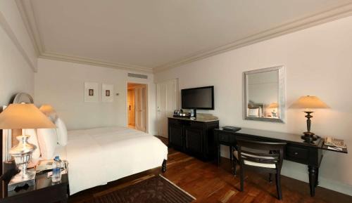 King Room with Happy Hours 1+1 offer at Lounge Bar , 20% off on Food & Beverages and Spa
