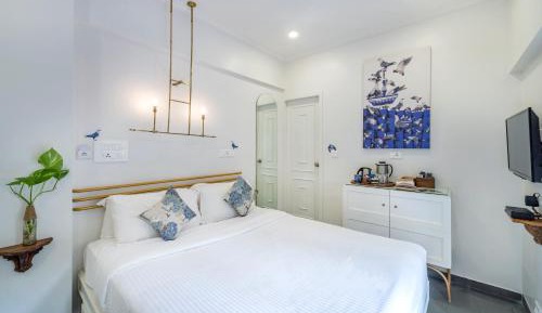 Luxury Room Queen Bed with Complimentary Hi-Tea served with Veg Snack and Live Music during Breakfast Hours