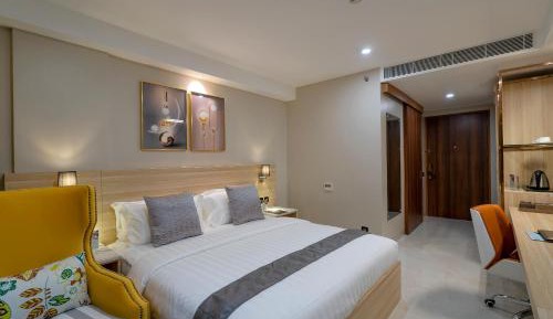 Deluxe King Room