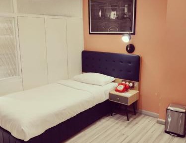 Deluxe Single Room with 15% discount on Food & Beverage